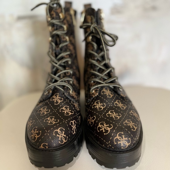 Guess Signiture Boot - Picture 6 of 8